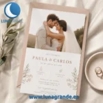 Invitaciones de boda personalizadas: cómo elegir el diseño perfecto para vuestro gran día 3 Invitación de boda personalizada - Floral foto